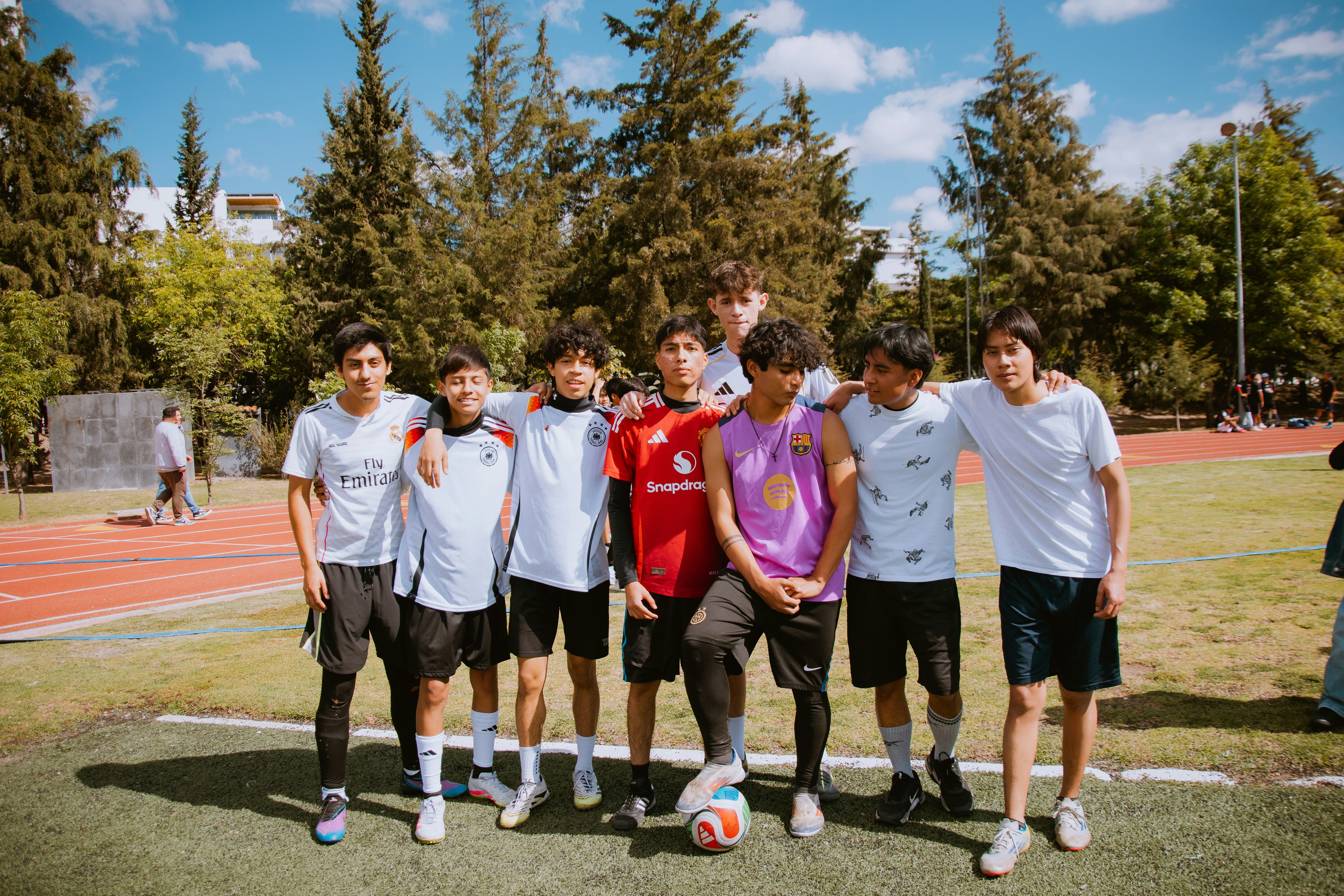 英足总杯16强｜ 挽救糟糕的赛季 曼市饥渴称霸足总杯