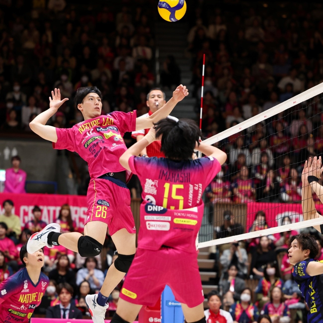 印尼羽球超级500赛｜强强对决挫石宇奇 昆拉沃决战约纳丹