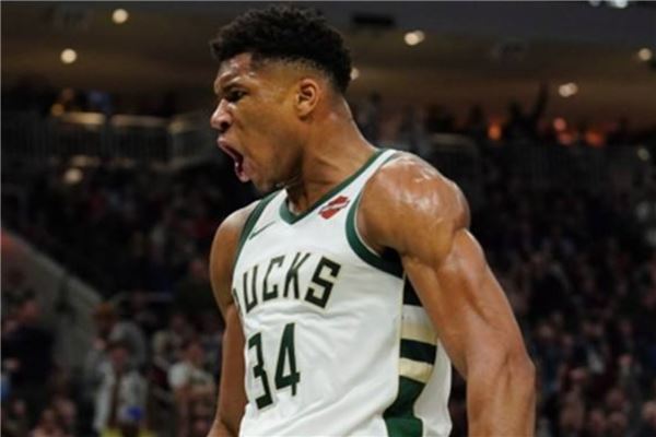 荣耀时刻，加拉格尔领取马竞队内9月最佳球员奖